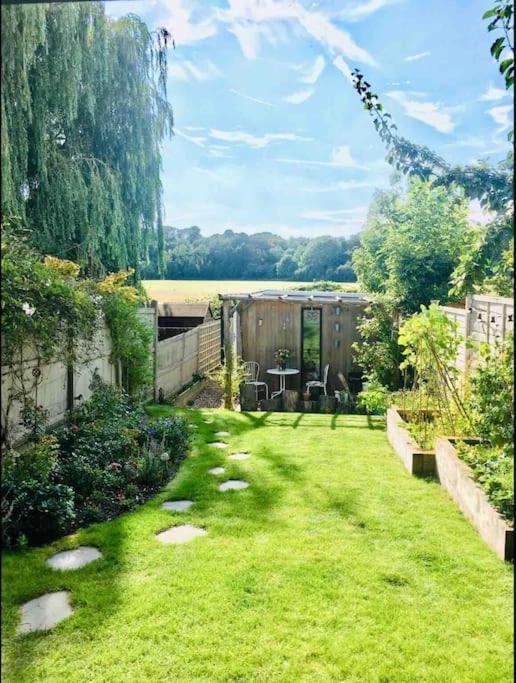 Unique Wooden Lodge With A View! London Exterior foto